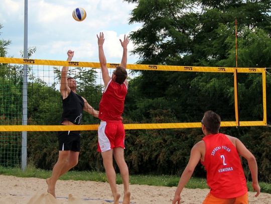 Bracia z Pelplina najlepsi - siatkarze rozpoczęli sezon na piasku