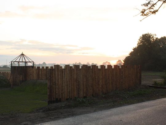 Bractwo KERIN wznosi gród w Subkowach