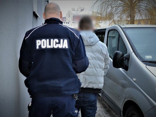 Brak maseczki przyczyną kontroli i przypadkowe zatrzymanie poszukiwanego!