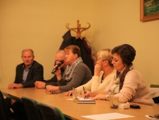 Brakuje punktów oświetleniowych w pobliżu szkoły