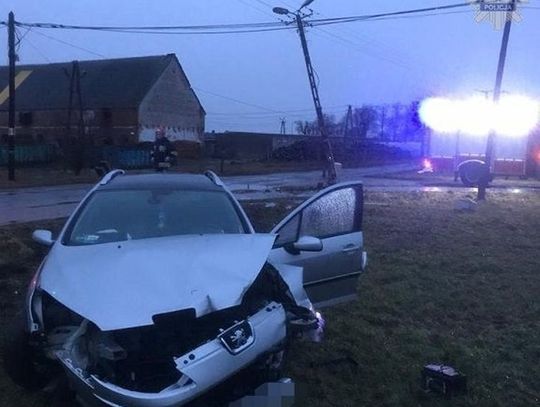 Brawurowa ucieczka pijanego kierowcy i pechowe zakończenie pościgu.