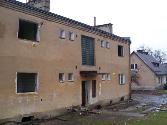 Budynki straszą wyglądem. Kiedy ruszy rozbiórka Piotrowa?