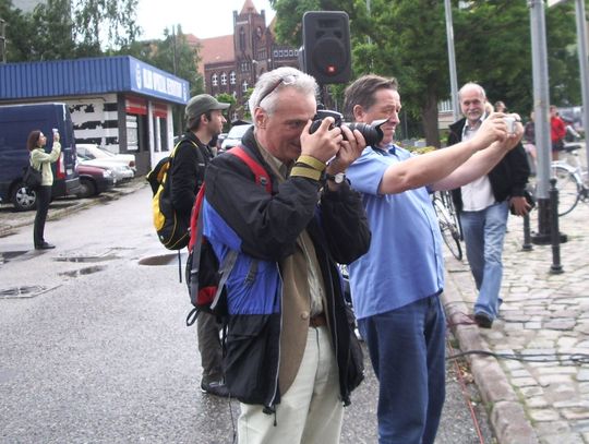 Bulwersujący &quot;Lenin&quot; prezydenta Gdańska wisi nad historyczną Bramą Solidarności. Adamowicz do sądu!
