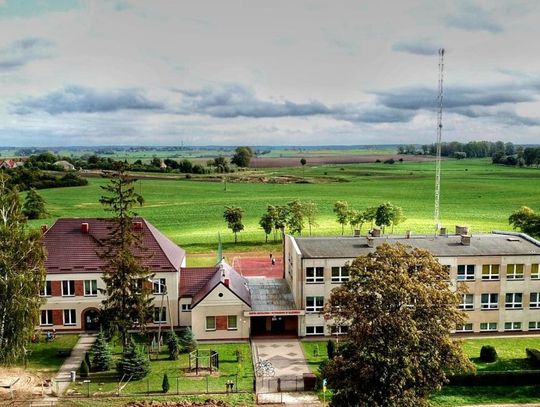 Burmistrz Pelplina zapowiada tworzenie filii ze szkoły w Rajkowach. Czy to pierwszy krok do likwidacji, a może „tylko” oszczędności?