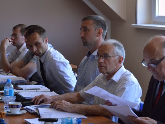 Burza na sesji w Gniewie. Poszło o szkołę podstawową