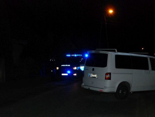 Busem uderzył w ogrodzenie posesji. Miał prawie półtora promila alkoholu.