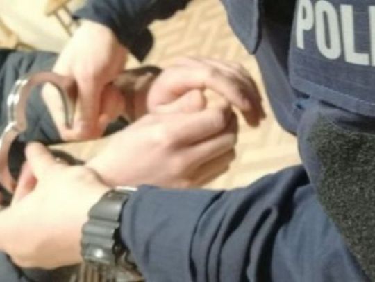 Był poszukiwany i złamał zakaz sądowy