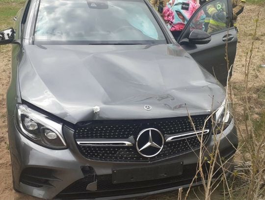 Bytów. Wsiadła za kierownicę po alkoholu i dachowała.