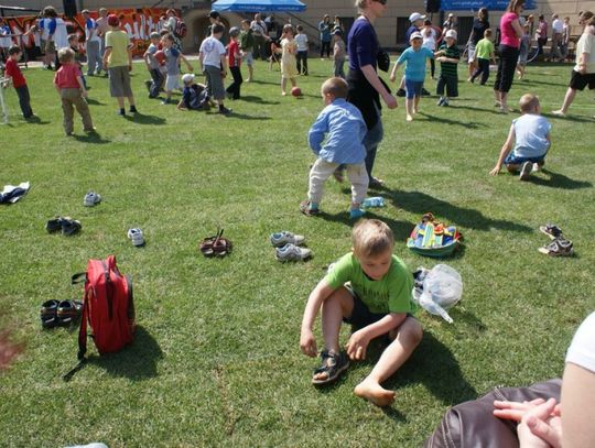 Cała Polaka chodzi boso. Na Targu Węglowym w oparach spalin