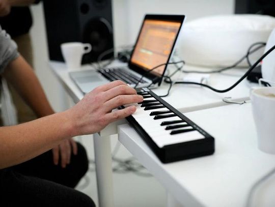 Chcesz zacząć tworzyć muzykę na komputerze - skorzystaj z warsztatów