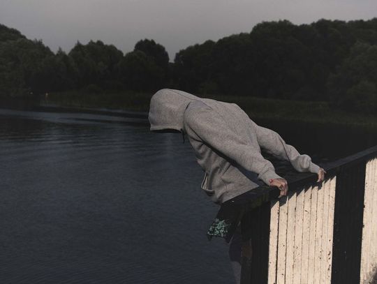 Chciał skoczyć z mostu nad Wierzycą. Skuteczna akcja ratunkowa!