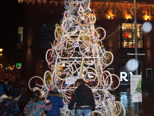 Choinka już zepsuta - zawinił piątek trzynastego?