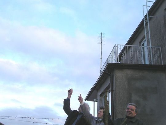 Chorują i walczą o odszkodowanie. Linie energetyczne przebiegają zaledwie 5 m nad ich domem