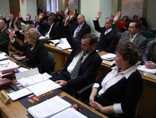 Cięcia budżetowe - przy dwóch głosach wstrzymujących