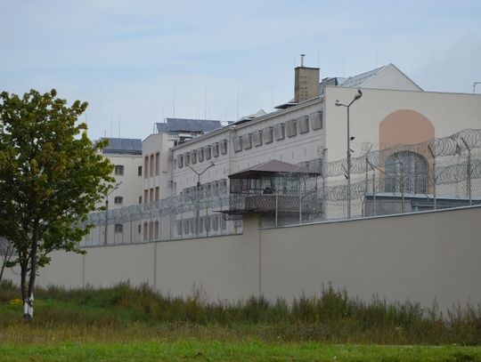 Ciepło jak...w więzieniu. Styropian na ogrodzeniu  