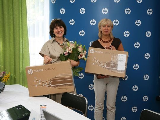 Ciężarówka z komputerami. Listen 2U - objazdowy test „Słuchamy Cię”