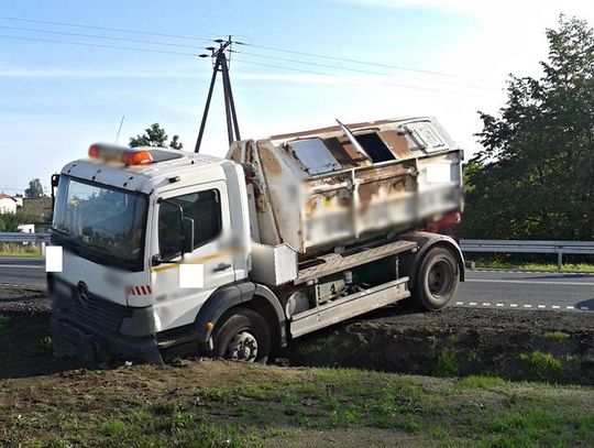 Ciężarówka zatrzymała się w rowie na wysokości Górek