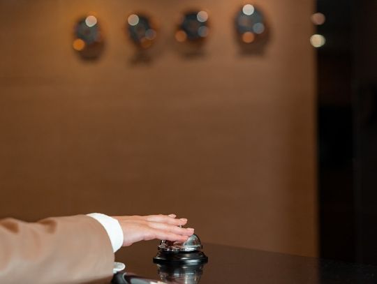 Co lepiej wybrać na wyjazd – domek czy hotel? Rozwiążemy Twój odwieczny dylemat