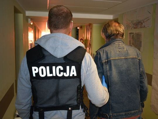 Cudzą kartą płacili zbliżeniowo w sklepie – zarzuty i dozory dla sprawców