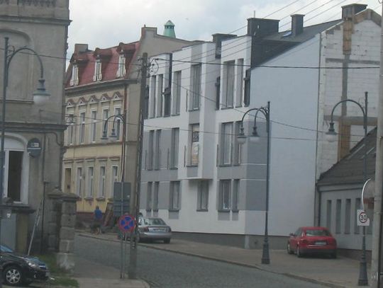 Cyrki z nową kamienicą. Konflikt właścicieli sąsiadujących nieruchomości