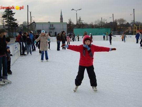 Czas na łyżwy! W sobotę otwarcie lodowiska przy hali OSiR