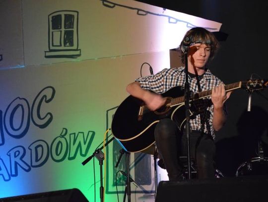 „Człowiek ma istnieć,  nie tylko żyć”. Młody artysta opowiada o swej pasji – muzyce 