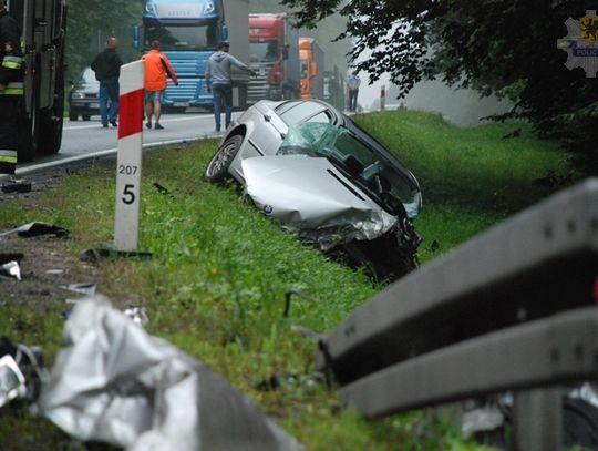 Czołowe zderzenie BMW z tirem na DK22