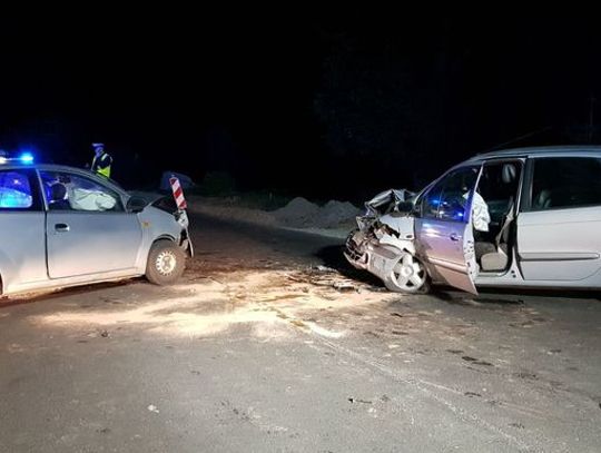 Czołowe zderzenie dwóch aut w Liczu
