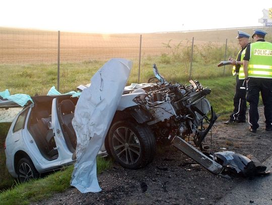 Czołowe zderzenie na DK90. Ranne zostały cztery osoby.
