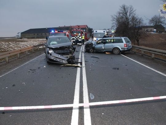 Czołowe zderzenie, trzy osoby ranne