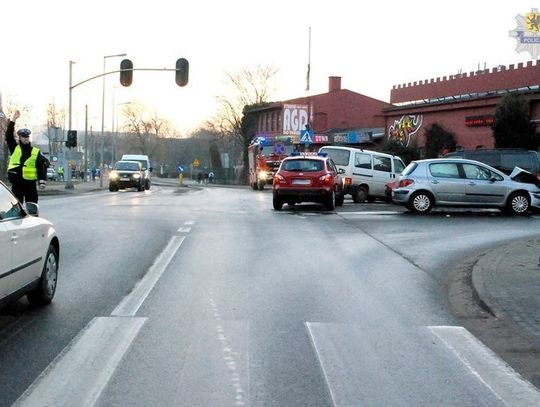 Cztery pojazdy zderzyły się podczas porannego wypadku