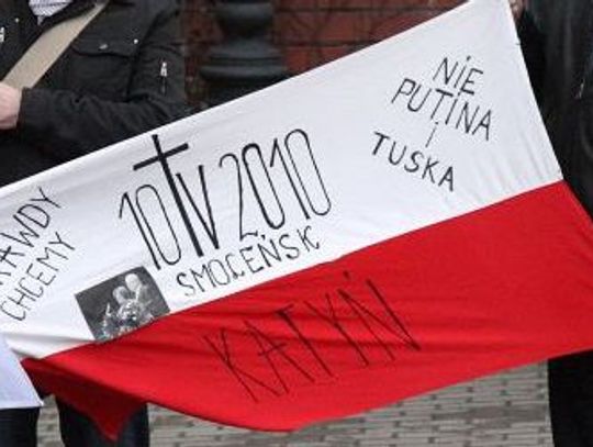 Czy doszło do profanacji flagi? „Chcemy prawdy, nie Putina i Tuska”