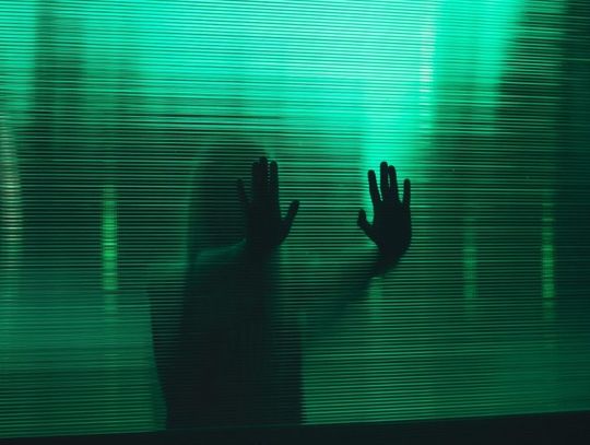 Czy duch jeziora istnieje naprawdę? Dziennikarka – kobieta z przeszłością na tropie mrocznej historii