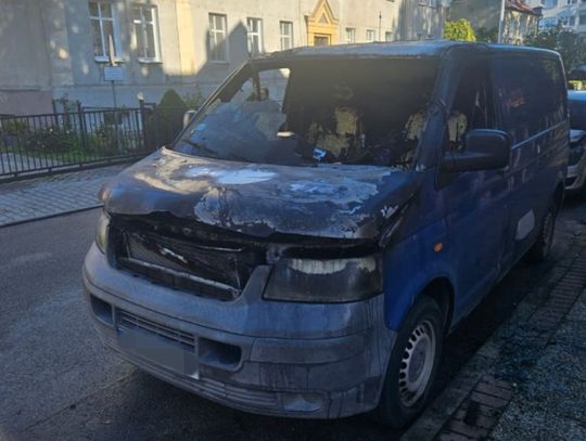 Czy w nocy doszło do podpalenia trzech samochodów?