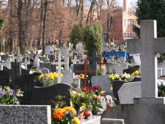 Czy zmarli potrzebują światła?