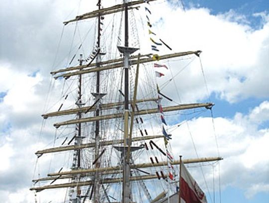 Czyj jest "Dar Młodzieży"?