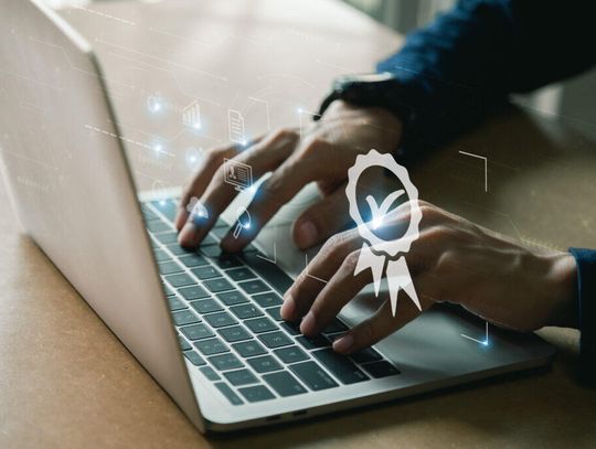 Czym jest obsługa informatyczna dla firm?