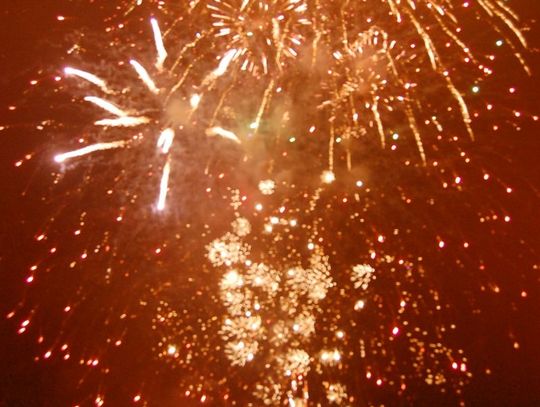  Dach zapłonął od petardy…  