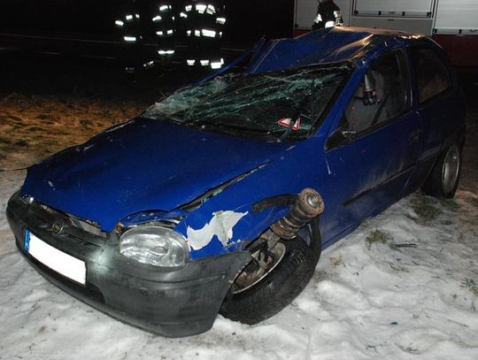 Dachował oplem z 5-letnim dzieckiem. Miał prawie dwa promile!