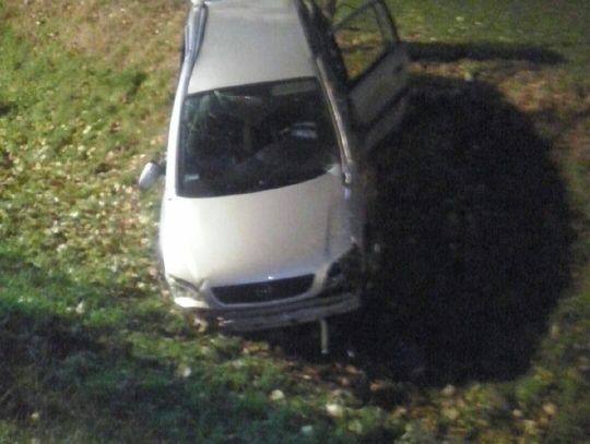 Dachowanie na "jedynce". Są poszkodowani w wypadku