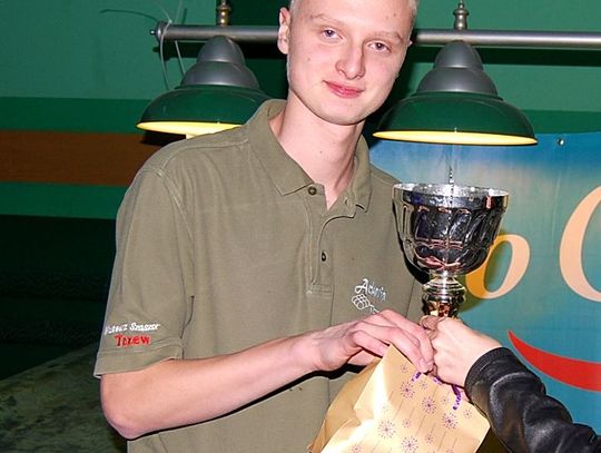 Derby w Arkadii, Mateusz z pucharem