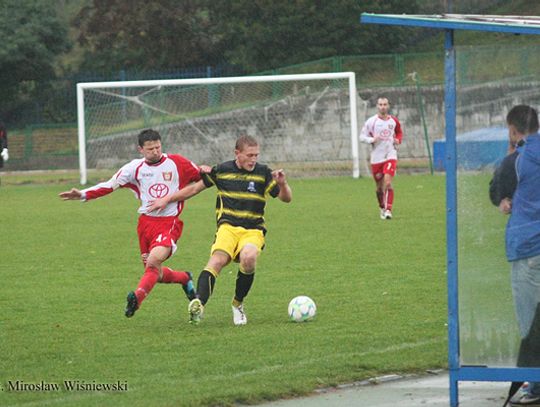 Deszczowy remis Rodła 