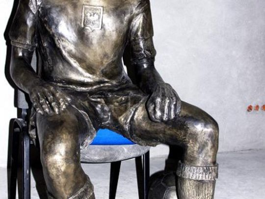 Deyna jak żywy - rzeźba w skali 1:1 kosztowała 35 tys. zł