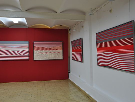 Dialog z tradycją: orzeł i flaga biało-czerwona