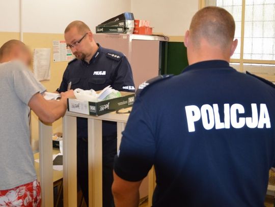 Dla dwóch dropsów otumanił personel sklepu gazem!