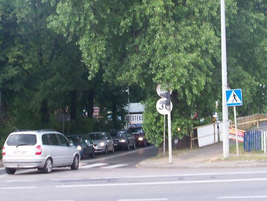 Dlaczego miasto sprząta i utrzymuje nie swoją ulicę?