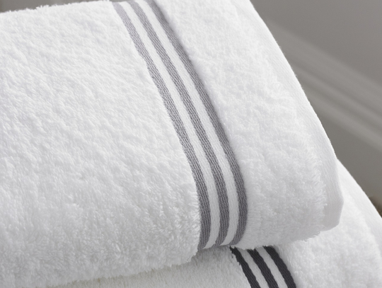 Dlaczego ręcznik z haftem to idealny prezent na Dzień Babci?