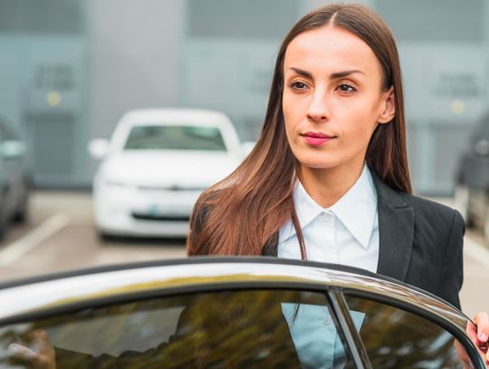 Dlaczego warto dopłacić do dobrego parkingu przy lotnisku?