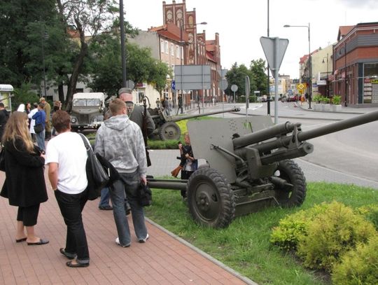 Do broni! Żołnierze z karabinami na ulicach. Atmosfera ostatnich dni pokoju