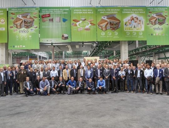 Do fabryki w Czarnej Wodzie przyjechało blisko 100 gości z całego świata